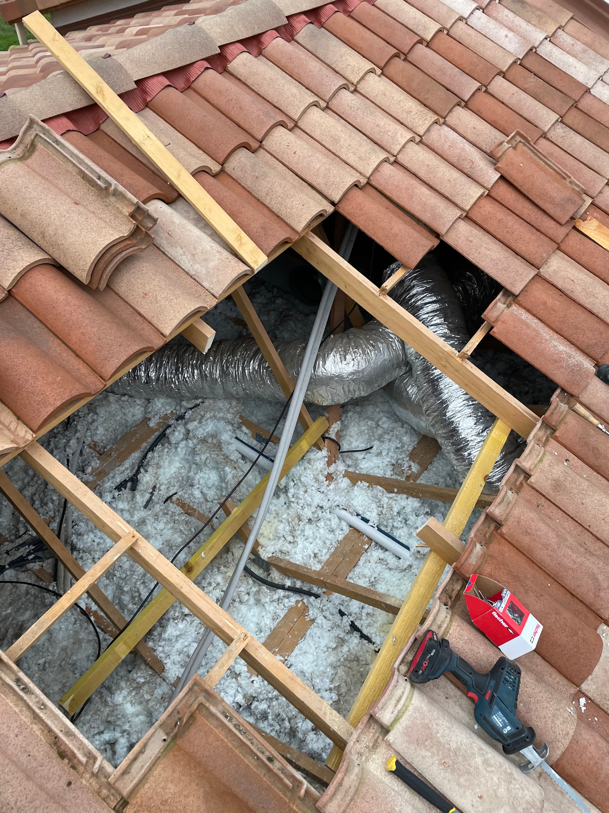 Gaine de climatisation gainable en combles : le type d'installation fait varier le prix de l'entretien