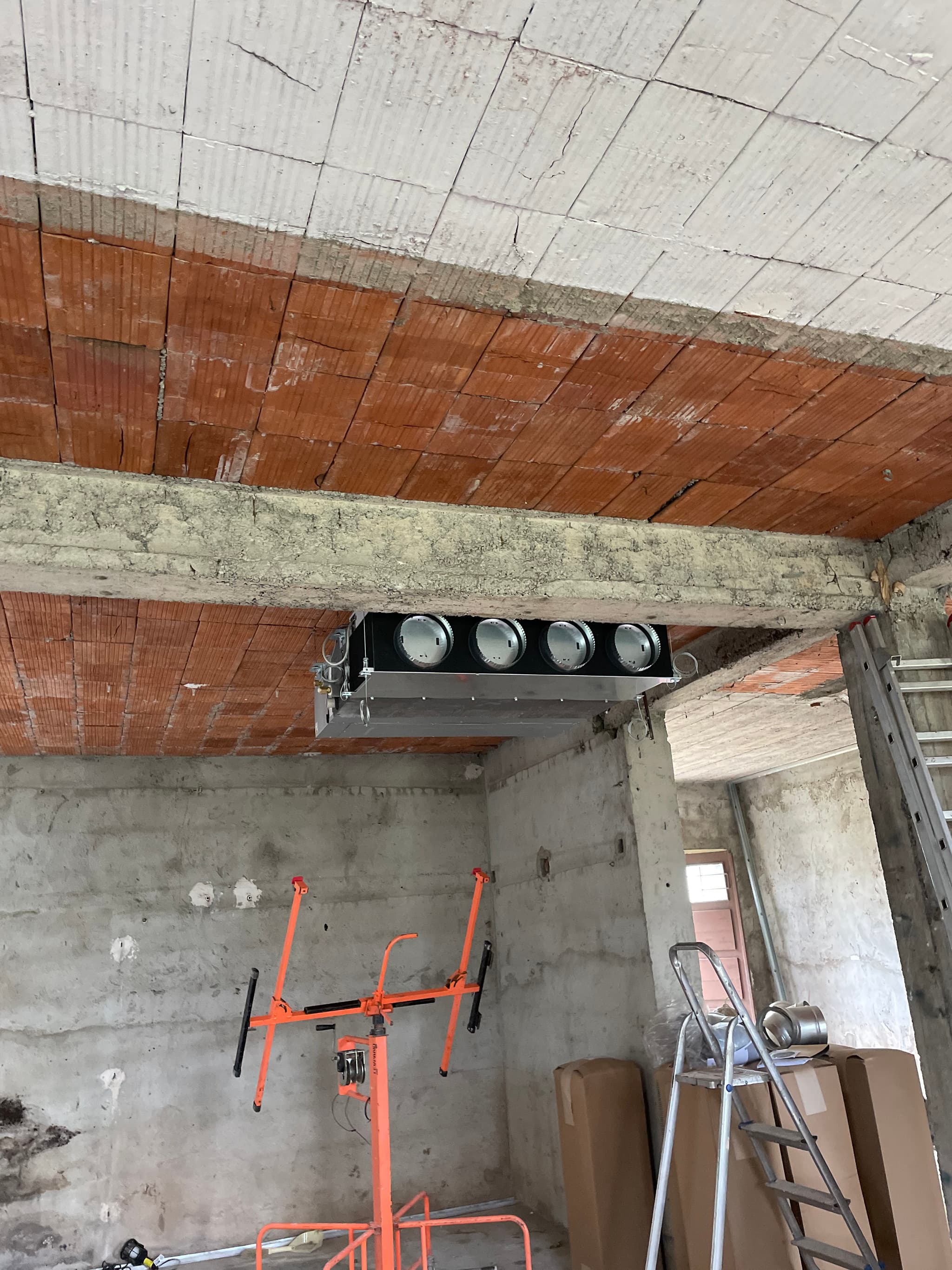 Unité gainable installée en plafond sur un chantier CLIMTECHPLUS à Montauban