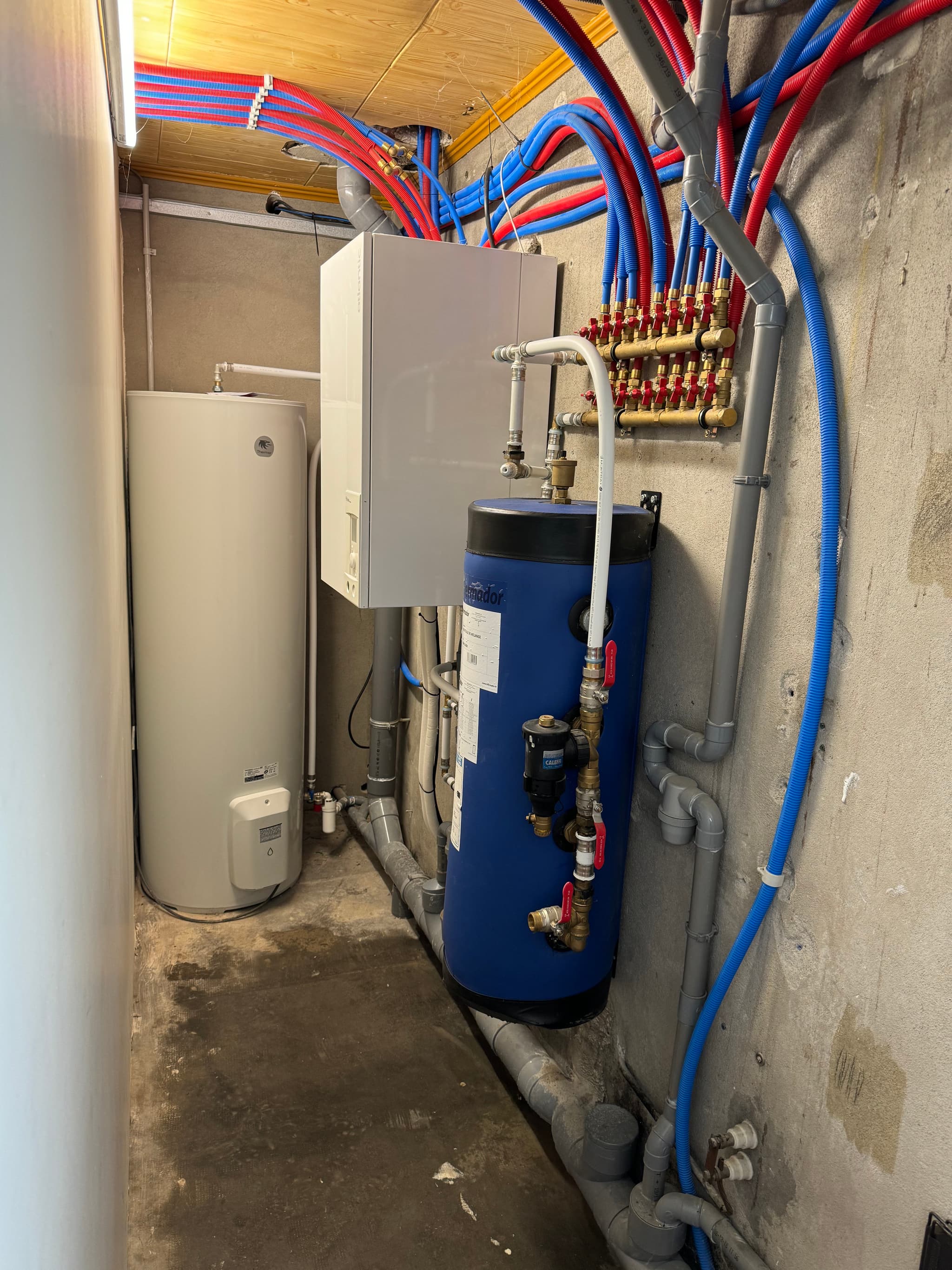 Ballon thermodynamique et réseau hydraulique installés après dépose d'une chaudière à Montauban